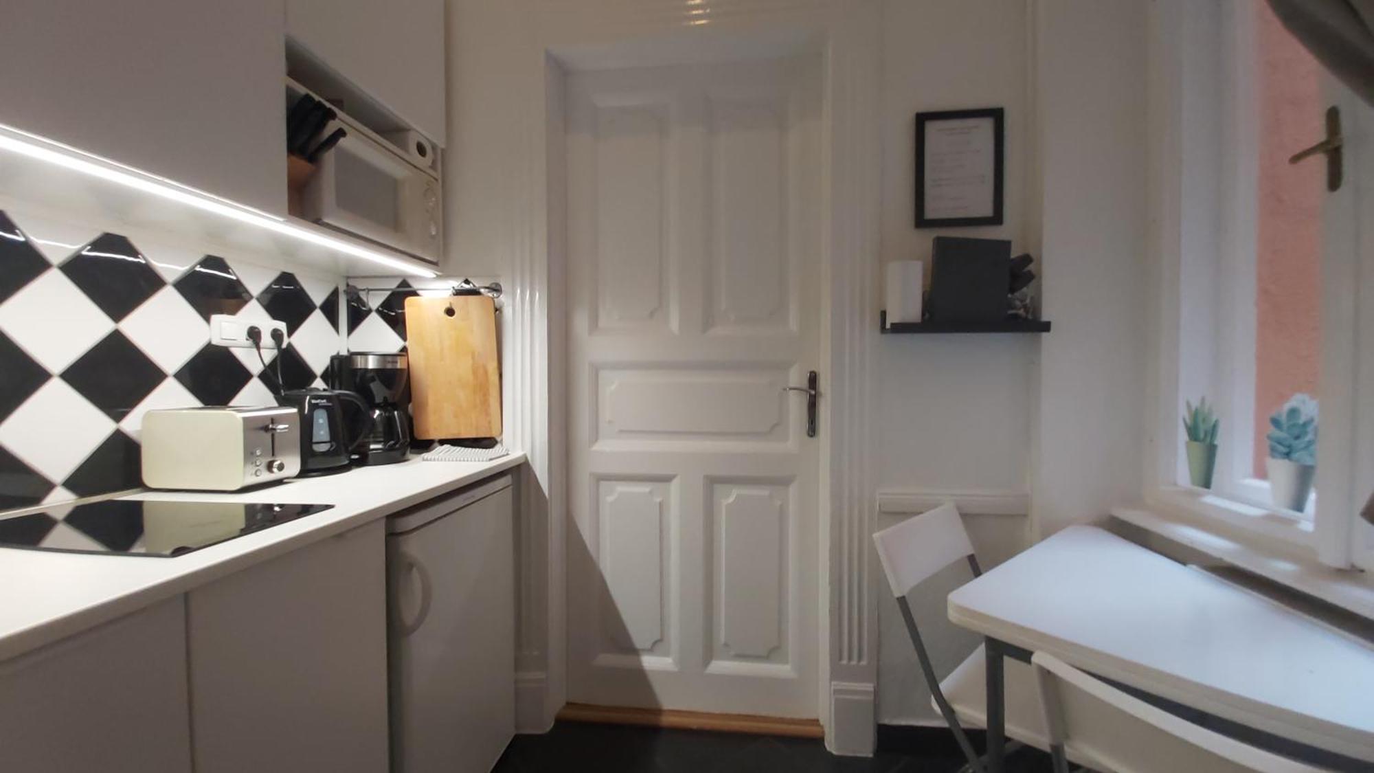 Quite And Cheap In Center B1 Sza Apartment *