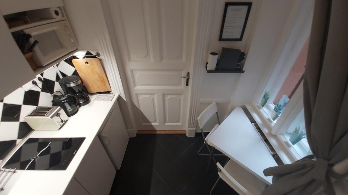 Quite And Cheap In Center B1 Sza Apartment