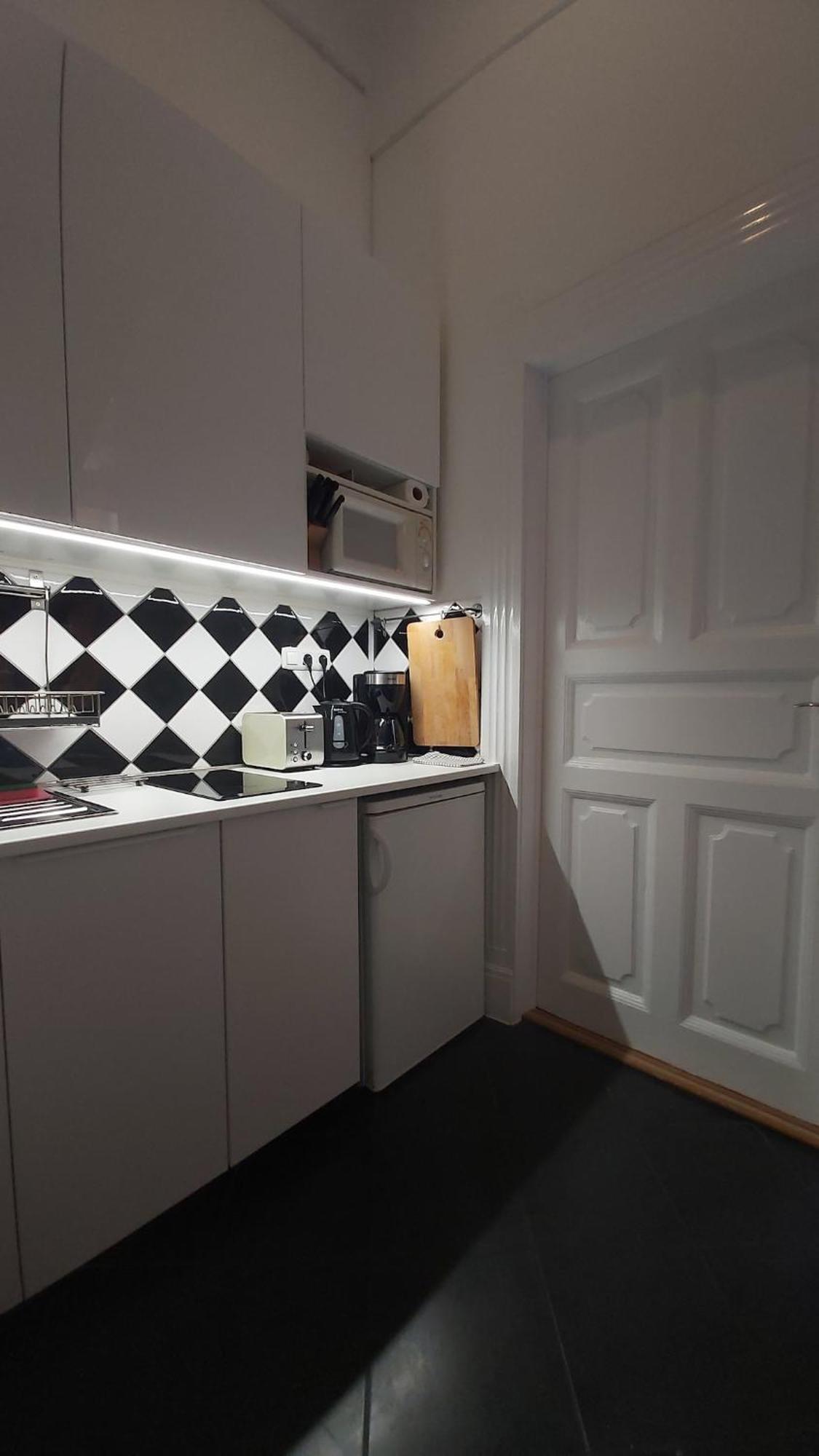 Quite And Cheap In Center B1 Sza Apartment *