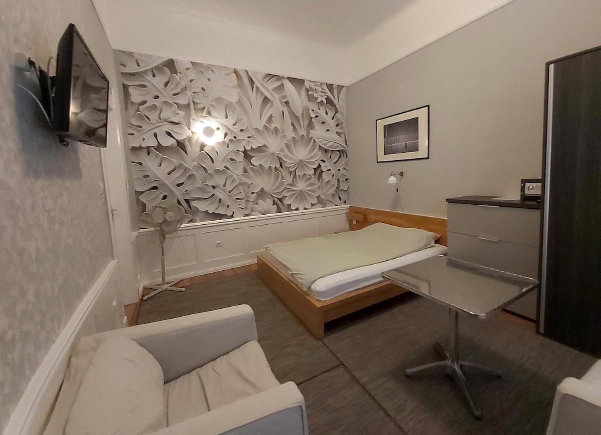 Quite And Cheap In Center B1 Sza Apartment *