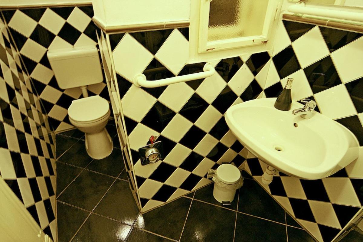 Quite And Cheap In Center B1 Sza Apartment