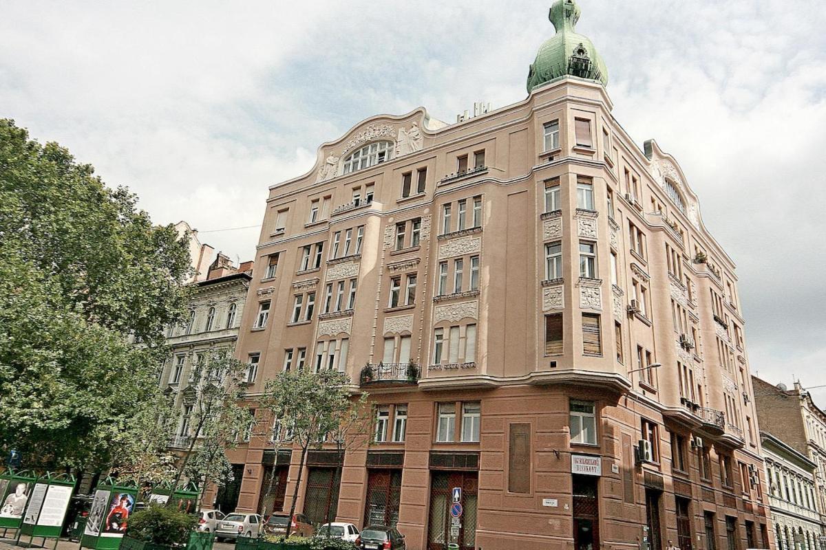 Apartment Quite And Cheap In Center B1 Sza