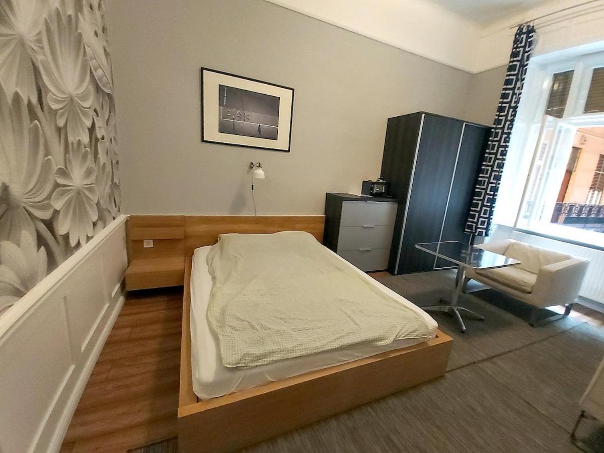 Quite And Cheap In Center B1 Sza Apartment Budapest