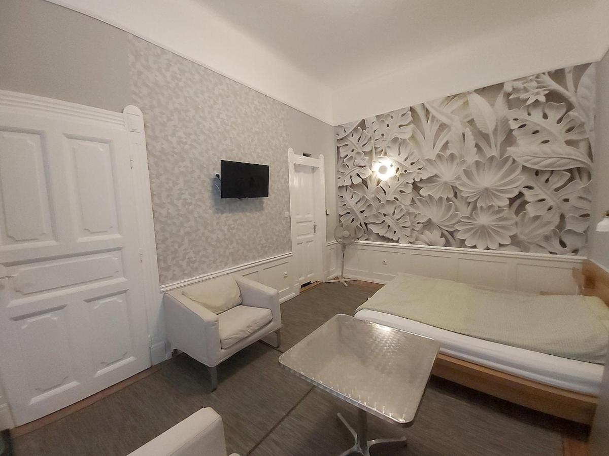 Quite And Cheap In Center B1 Sza Apartment Budapest